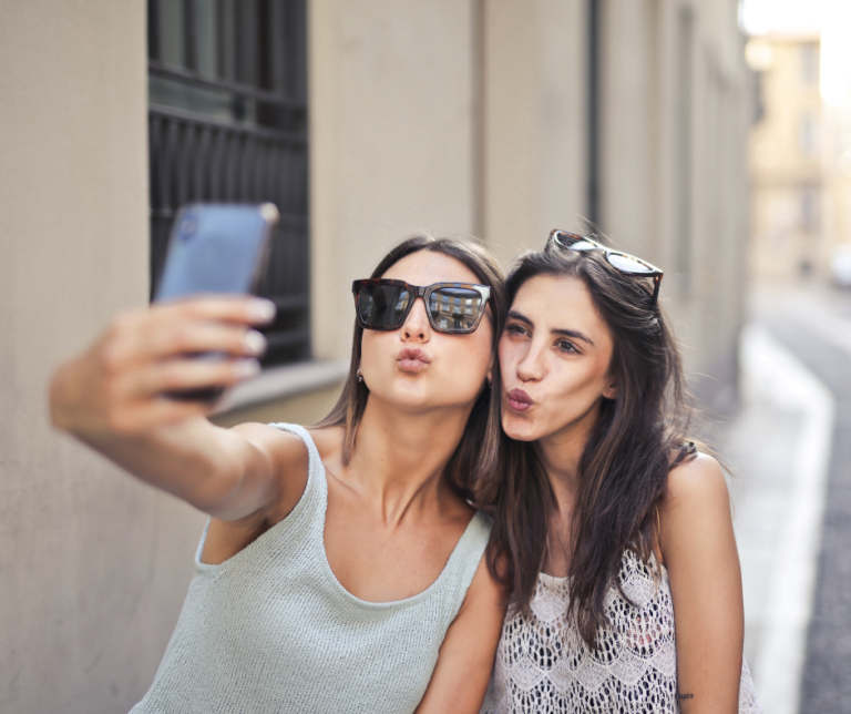 selfie queen connection social media